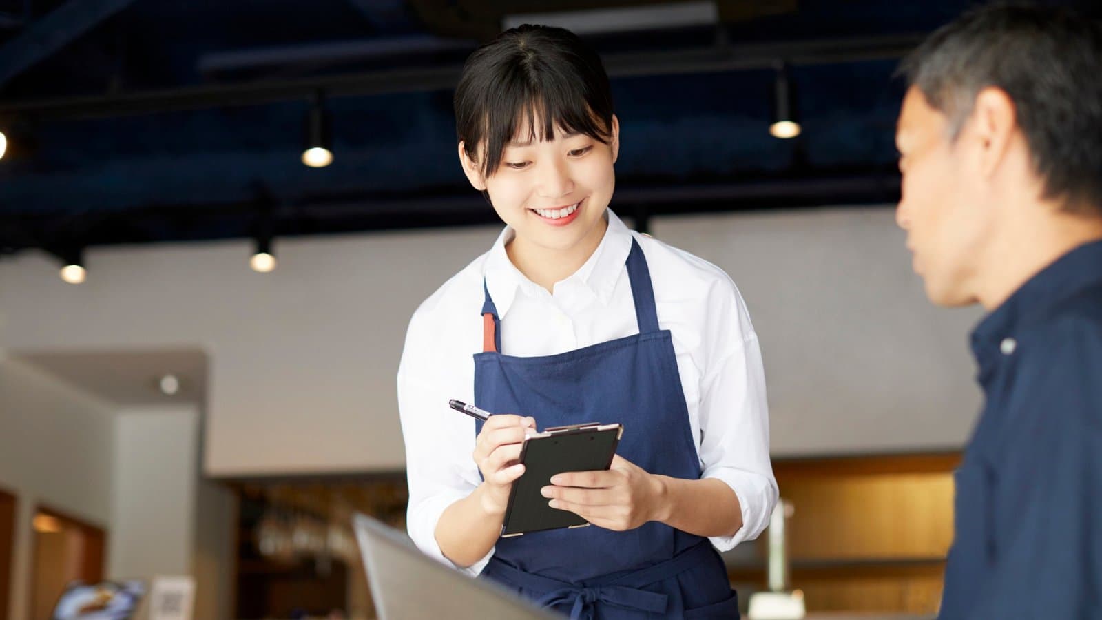 カフェ会に参加する様子